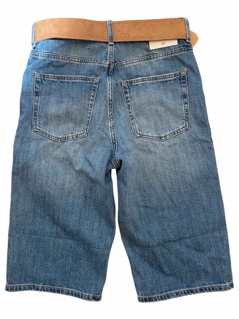 NWT H&M Long Blue Denim Button Front High WaistJean Shorts with Tan Belt. Size